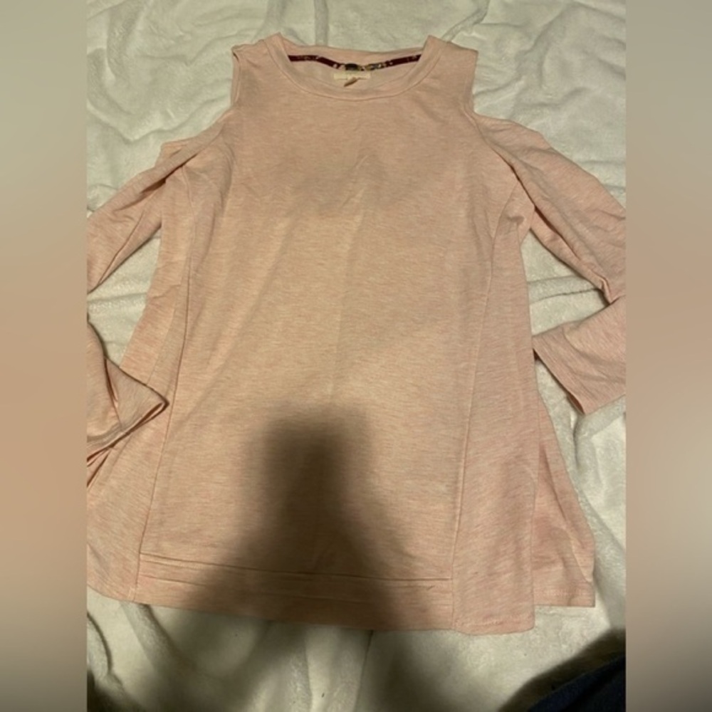 CUPIO cold shoulder stunning shirt lg